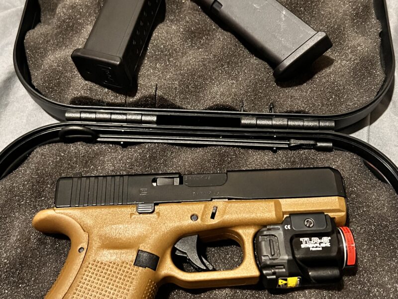 Glock 19 Gen 5 FDE with streamlight