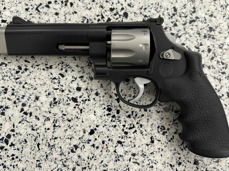 .357 Magnum Smith & Wesson Performance Center 627 V-Comp
