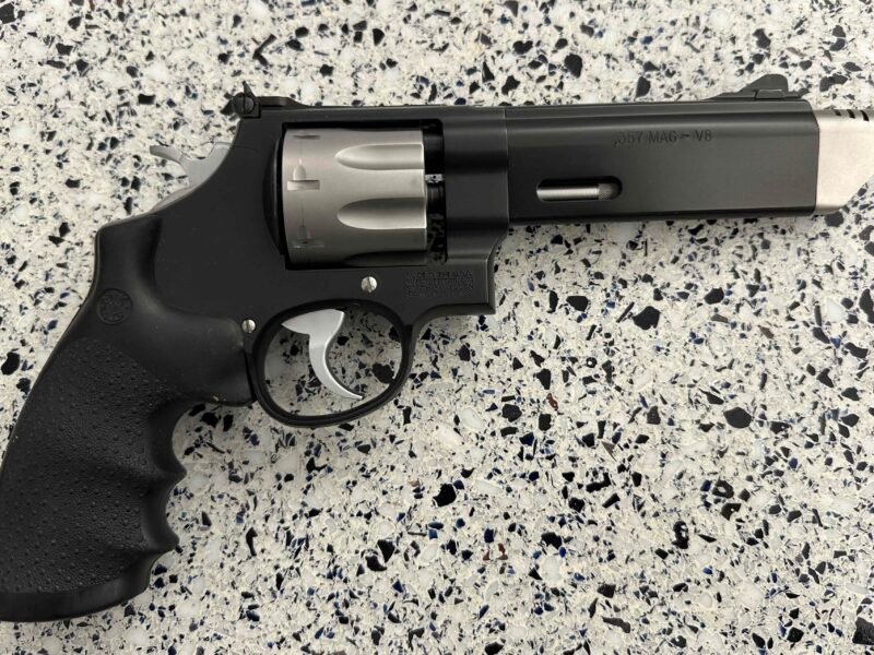 .357 Magnum Smith & Wesson Performance Center 627 V-Comp
