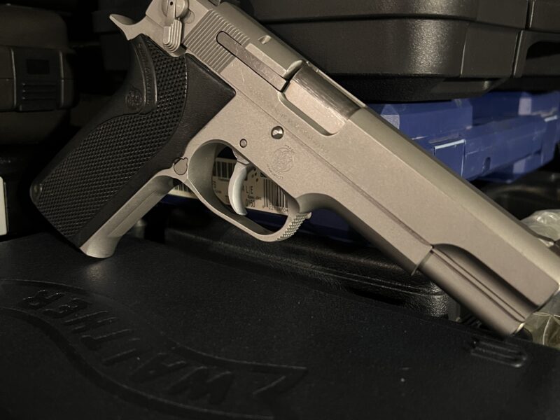 Smith and Wesson 1006 10mm