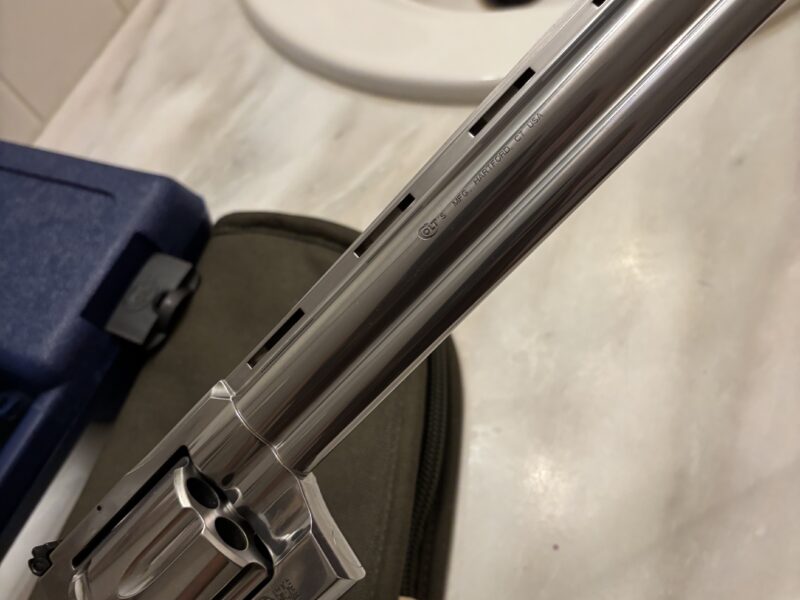 Mint Condition Colt Anaconda 8 inch barrel 44 magnum plus pistol rug