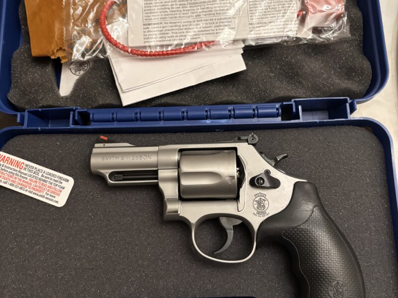 S/W model 69-2 44 magnum Mint Condition