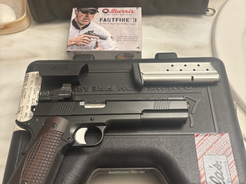 Mint condition Dan Wesson 10 mm bruin with Burris 🔴