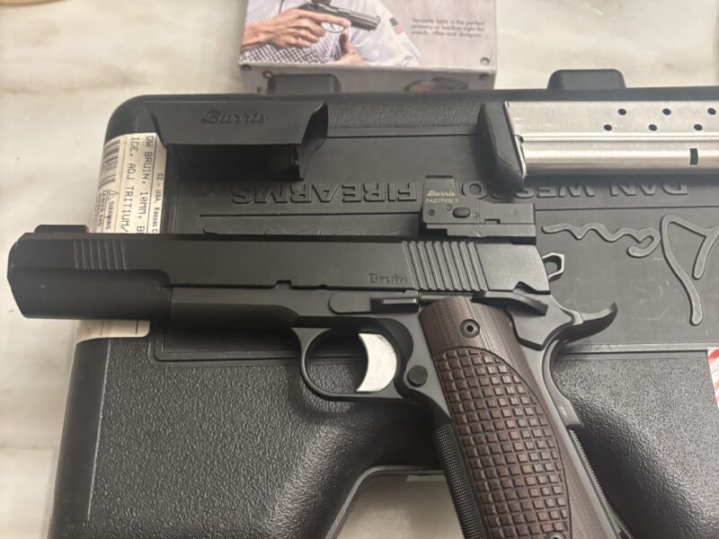 Mint condition Dan Wesson 10 mm bruin with Burris 🔴